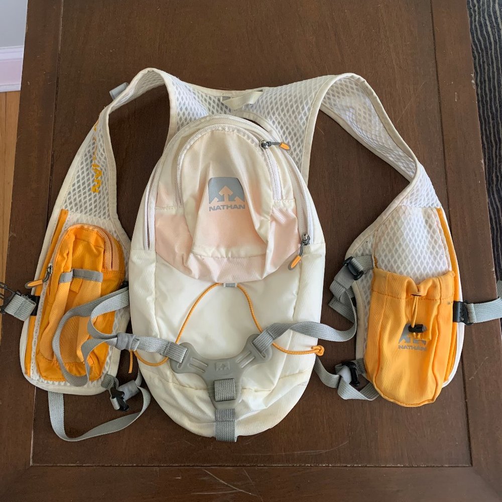 Nathan Hydration Vest "Trailmix" Model